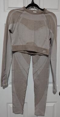 NWT Ryka 2-Piece Seamless Activewear Set – Crop Top & High-Waist Leggings